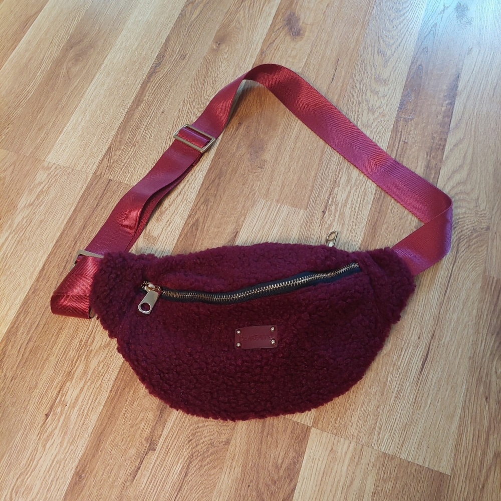 Bearpaw Sherpa Waist Bag